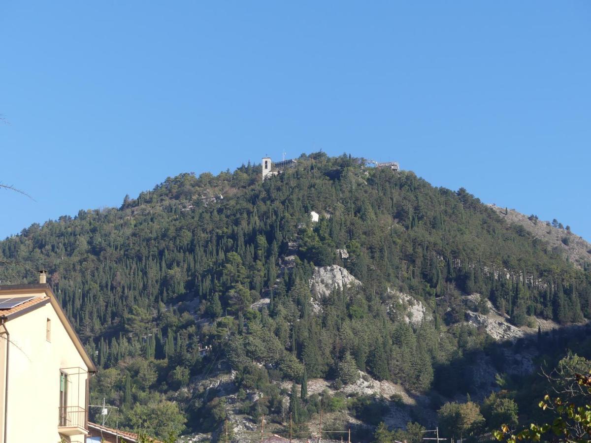 Amadeus Pinolo Apartment Gubbio Exterior photo